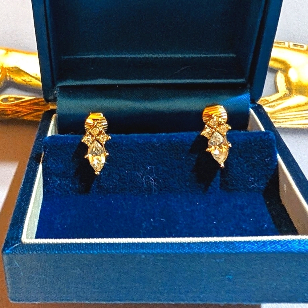Christian DIOR Vintage Gold Plated Swarovski Crystal Earrings ✨